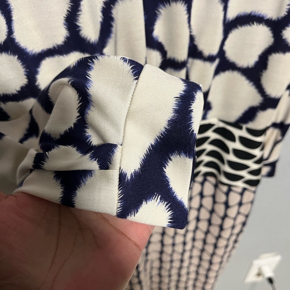 Diane Von Furstenberg 100% Silk Wrap Dress Size 8 - Picture 9 of 9